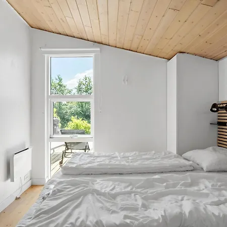 Awesome In Vaeggerlose With Sauna * Bøtø By